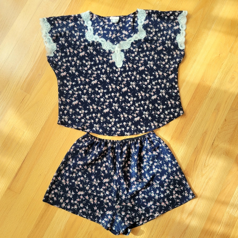 😴🌸 VTG Adonna Pajama Shirt & Shorts Set Dark Blue Floral & Lace Sz M